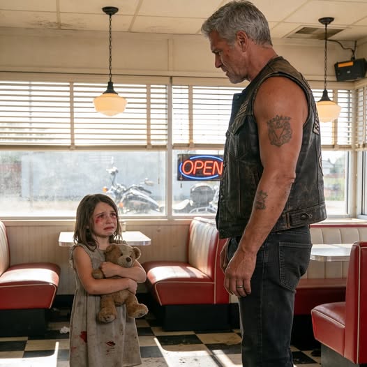 Azt suttogta, hogy „Bántja az anyámat”… Aztán 12 motoros csinált valamit, amire senki sem számított…