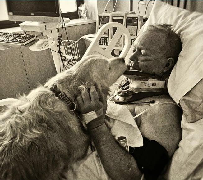 2025. szilveszter éjszakája. Észak-Michigan, egy távoli farmház. A 64 éves Bob kimegy egy kis tűzifáért a havazásban. A jeges lépcsőn megcsúszik, elesik, és eltöri a nyakát.