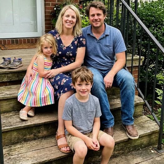 Késő este figyelmeztetett az okosmérlegem, hogy egy 115 kilós “vendég” méregetett, miközben a legjobb barátom lánybúcsúján voltam – hazasiettem, hogy szembeszálljak a férjemmel, és szótlanul maradtam.